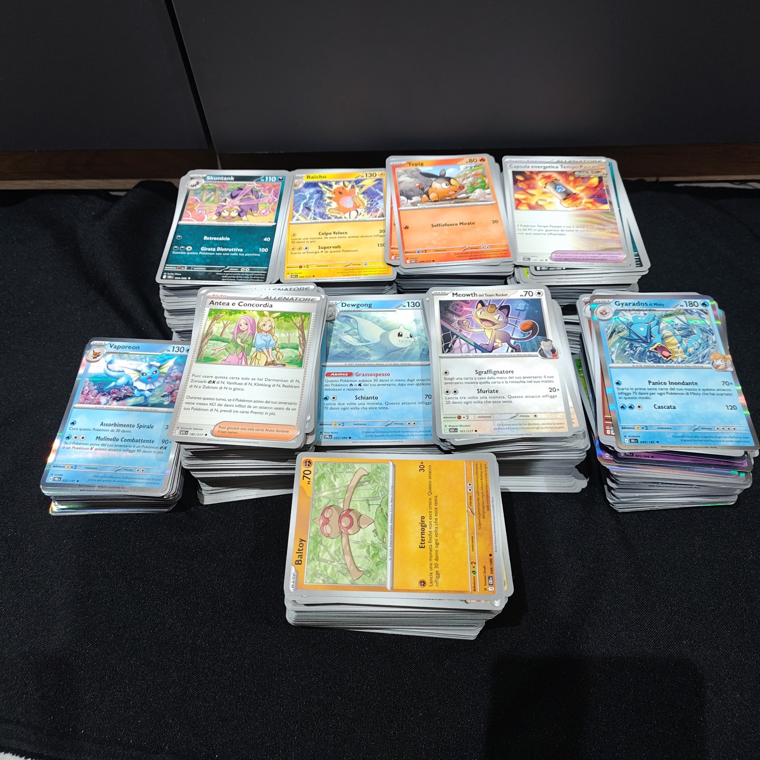 Lotto economico da 200 carte Pokémon